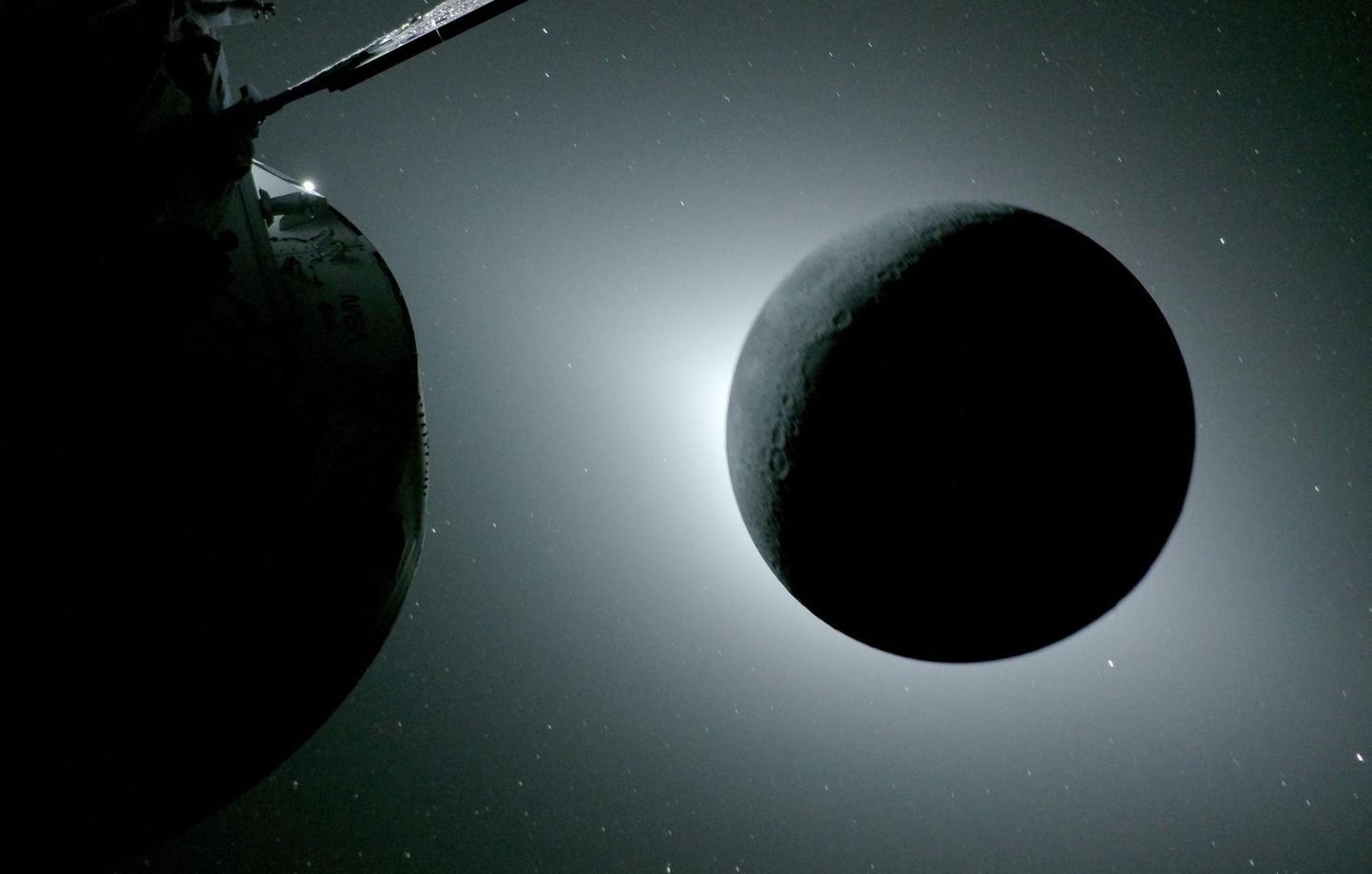 ¿Un ex-CIA y un científico revelan que la Luna es un satélite artificial tripulado? No tiene ningún sentido ¿Un ex-CIA y un científico revelan que la Luna es un satélite artificial tripulado? No tiene ningún sentido